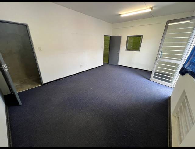 271M² WAREHOUSE TO LET IN STRIJDOMPARK